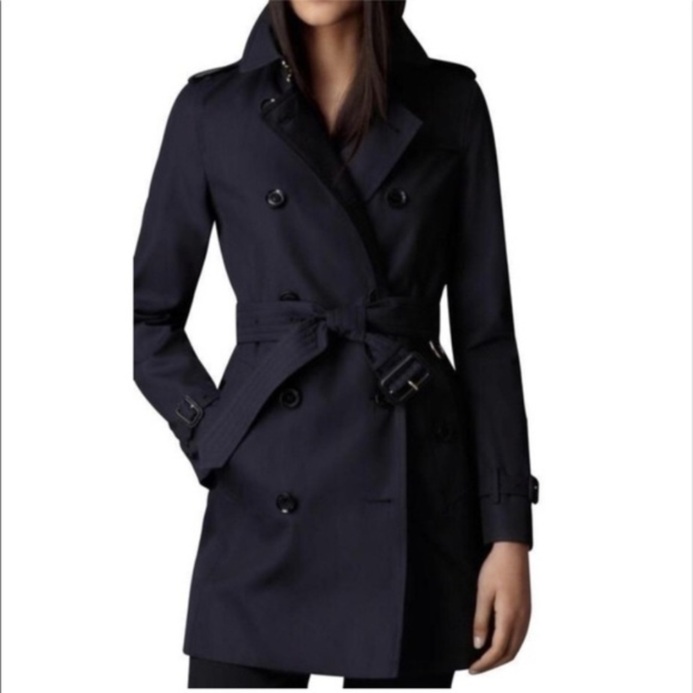 BURBERRY LONDON HARBOURNE DOUBLE BREASTED TRENCH COAT.